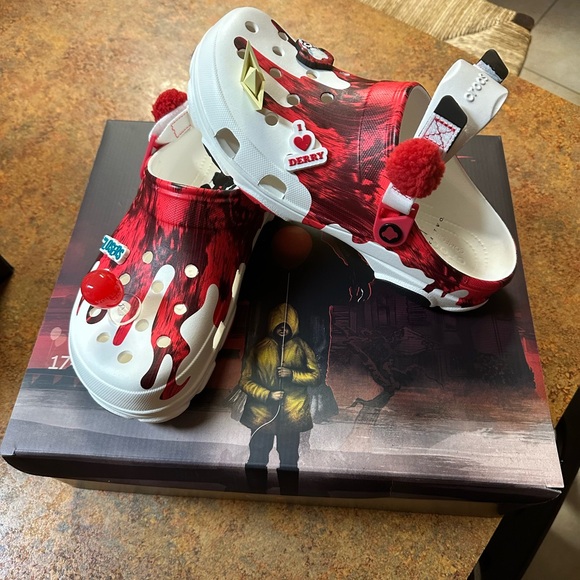 HALLOWEEN 2024 BRAND NEW CROCS PENNYWISE. IT!!! Size 11 Men’s - Picture 3 of 4